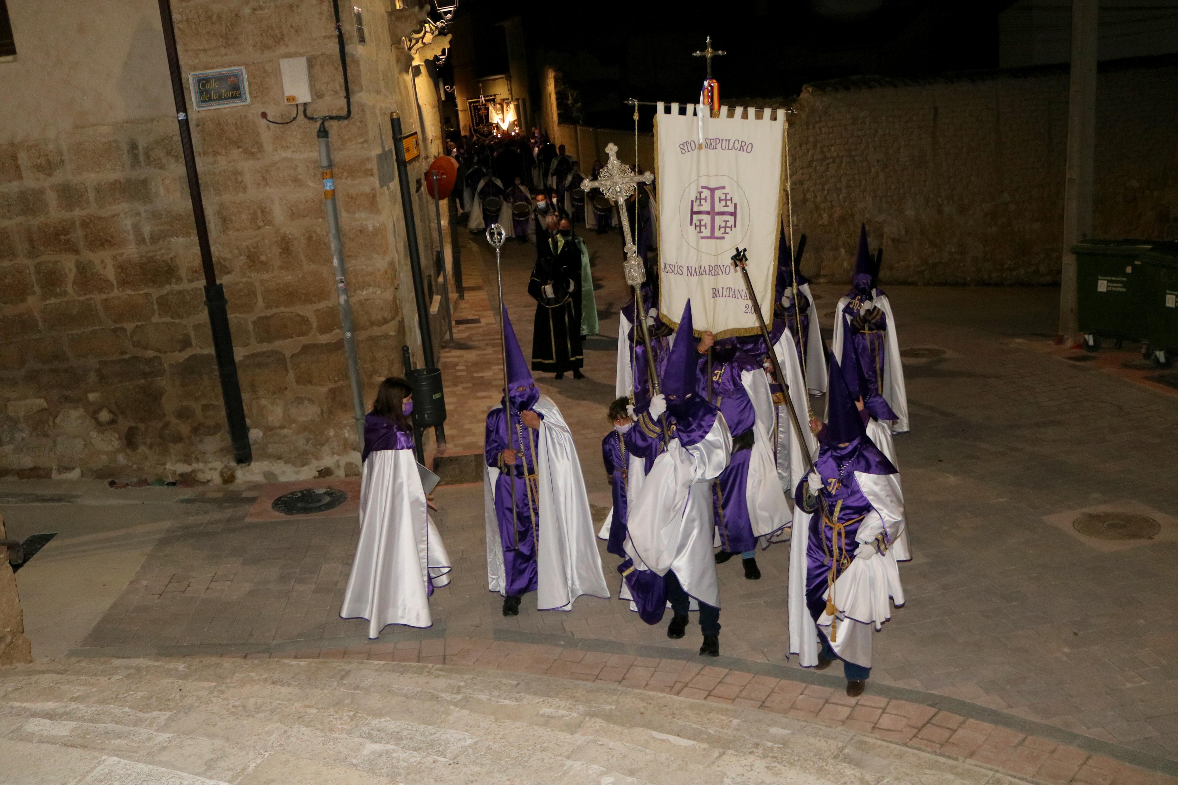Los Nazarenos de Baltanás organizaron el XXII Vía Crucis del Silencio en el que también participaron los Hermanos de Palencia