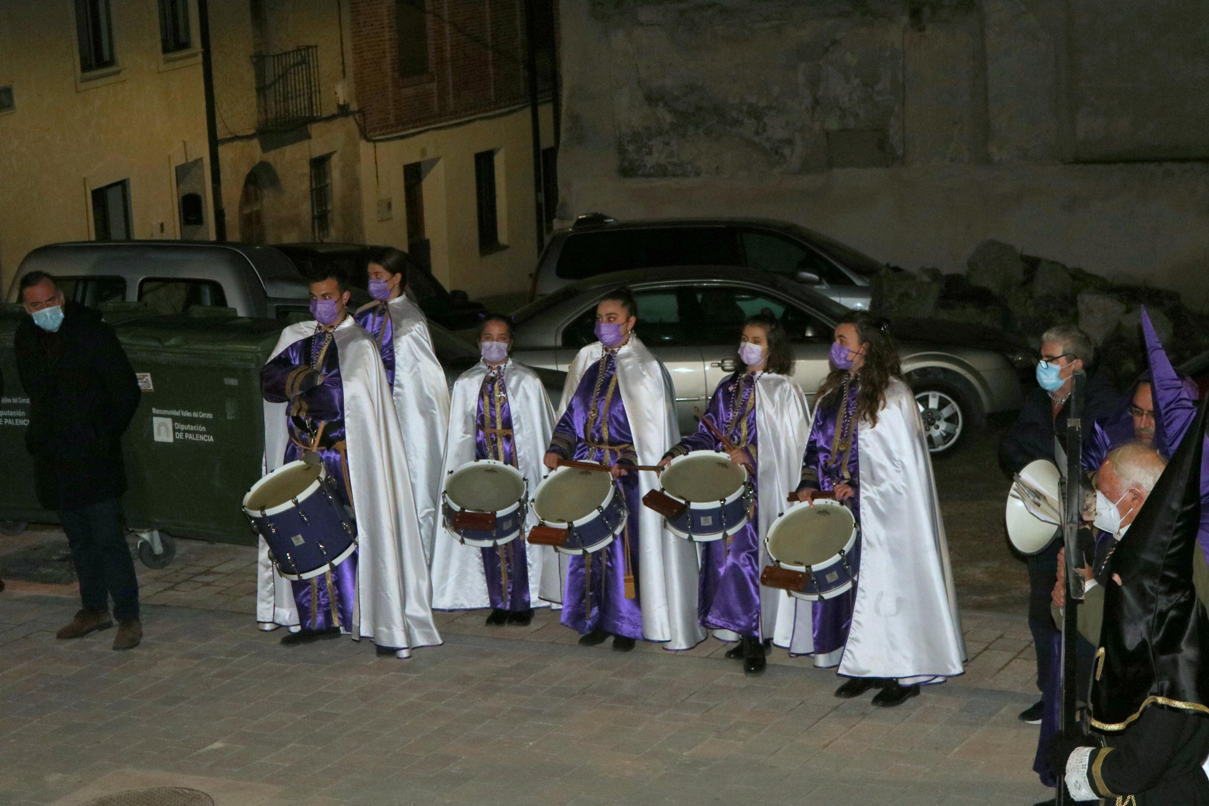 Los Nazarenos de Baltanás organizaron el XXII Vía Crucis del Silencio en el que también participaron los Hermanos de Palencia