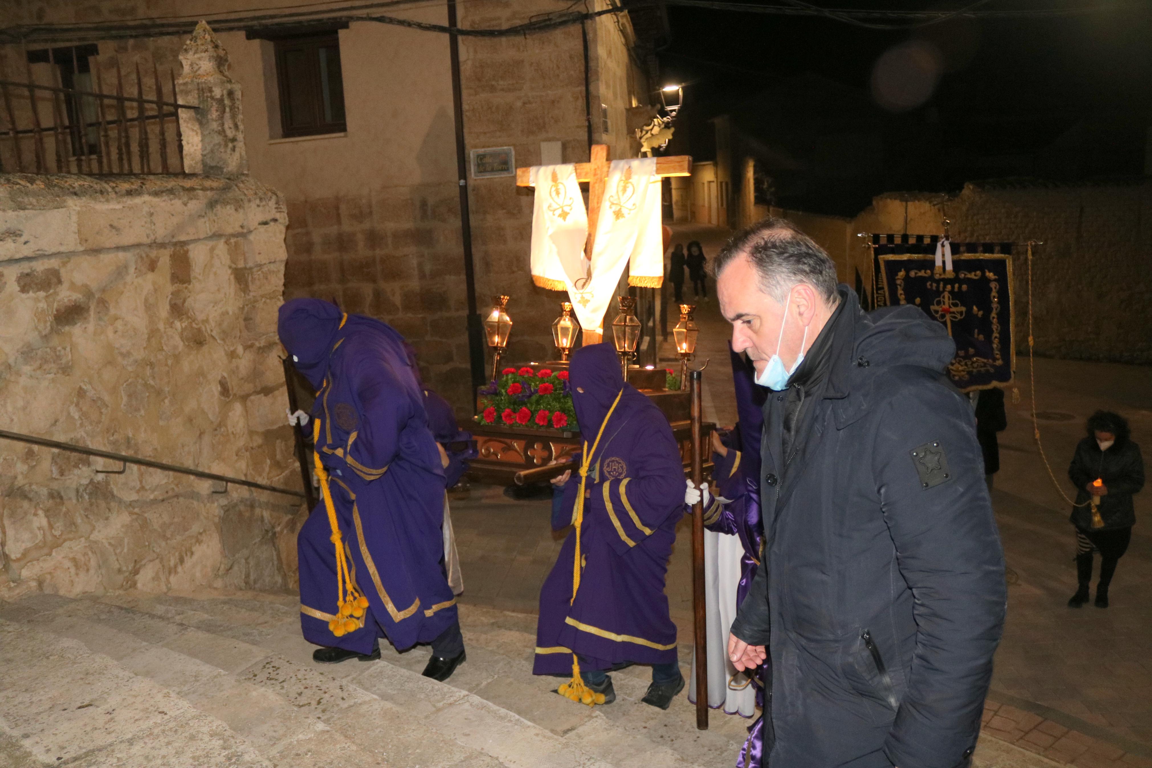 Los Nazarenos de Baltanás organizaron el XXII Vía Crucis del Silencio en el que también participaron los Hermanos de Palencia