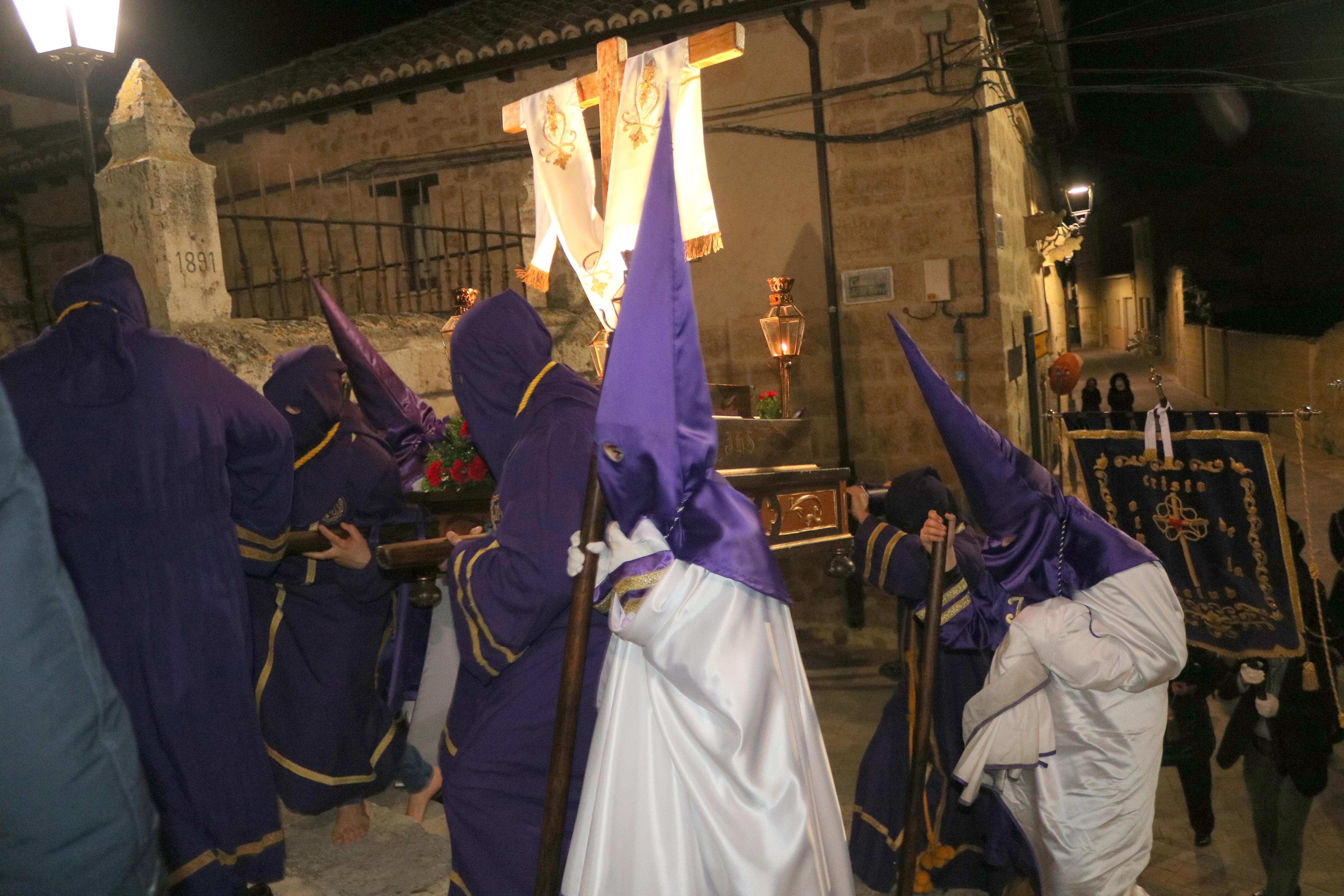 Los Nazarenos de Baltanás organizaron el XXII Vía Crucis del Silencio en el que también participaron los Hermanos de Palencia