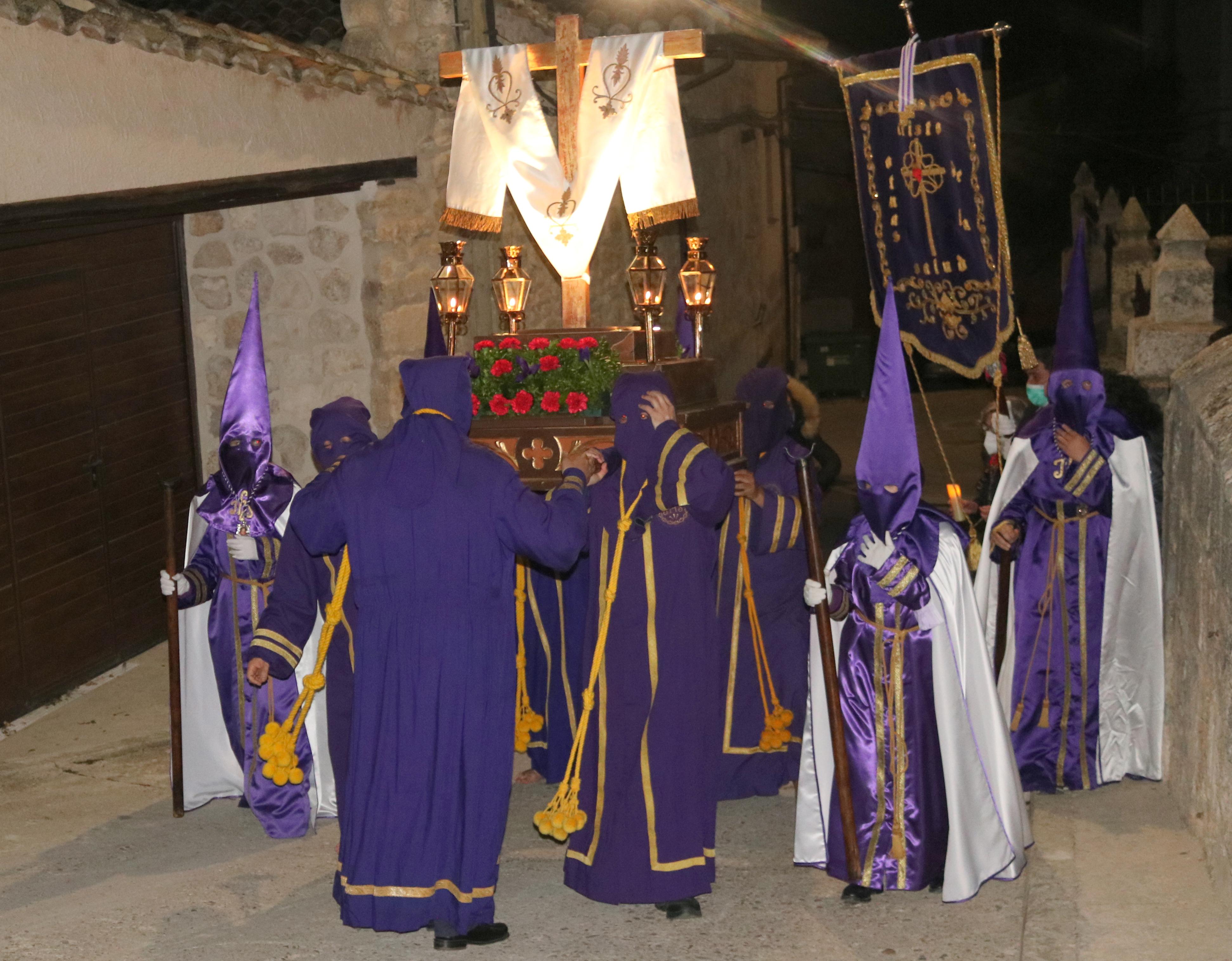 Los Nazarenos de Baltanás organizaron el XXII Vía Crucis del Silencio en el que también participaron los Hermanos de Palencia