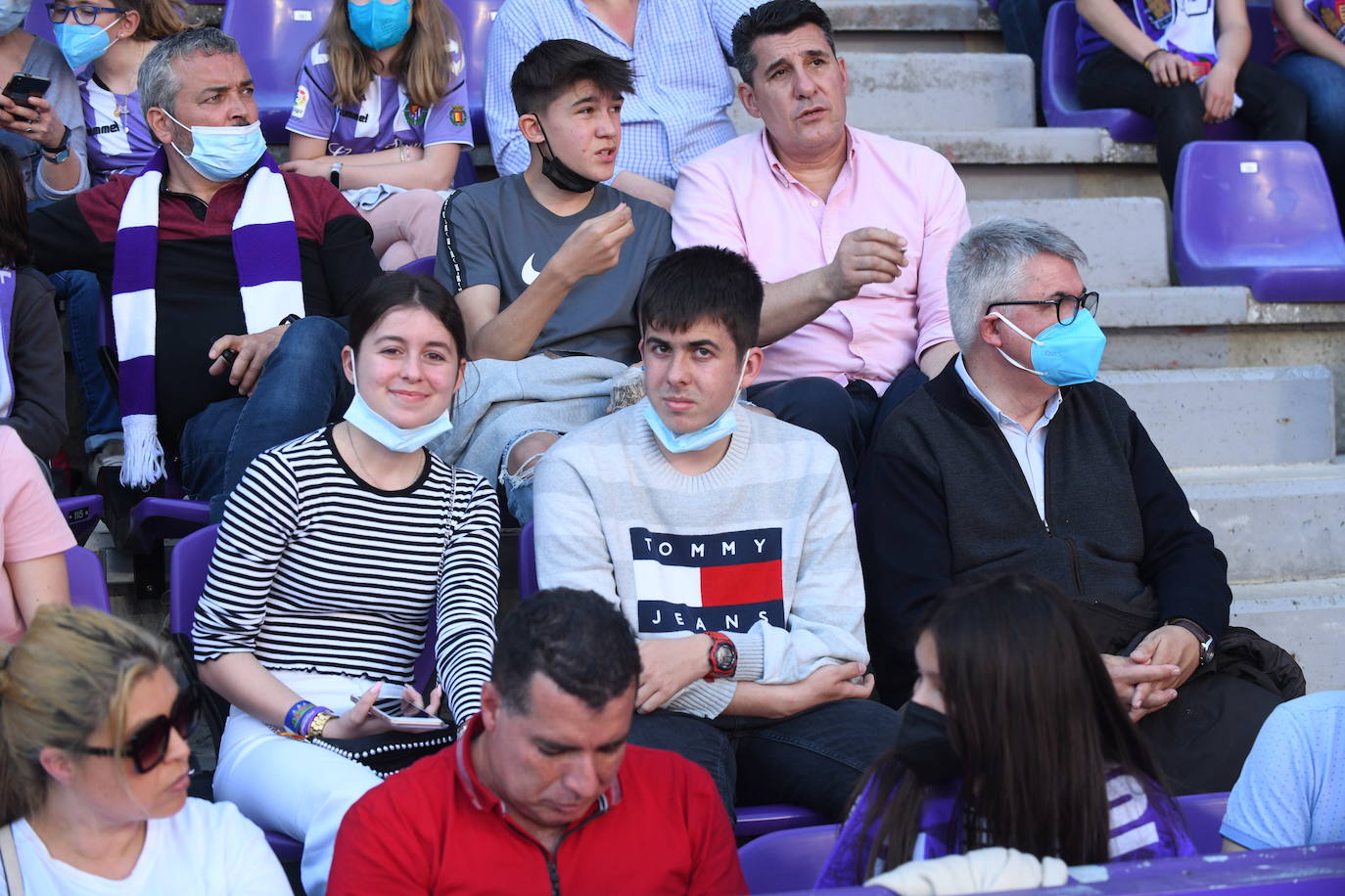 Fotos: Búscate en el grada del Real Valladolid-Almería (1/9)