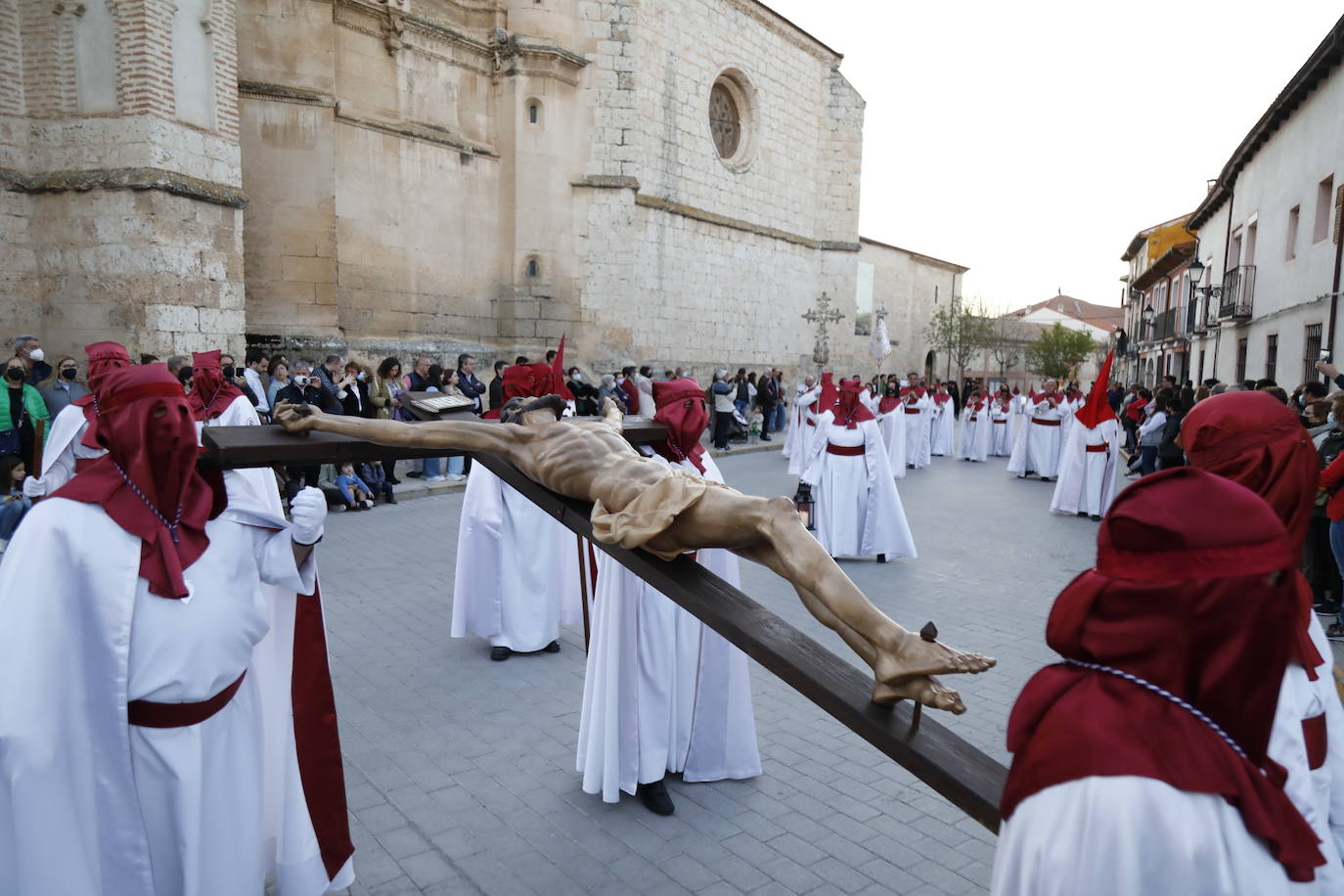 Fotos: Procesión General del Viernes Santo en Peñafiel (2/5)