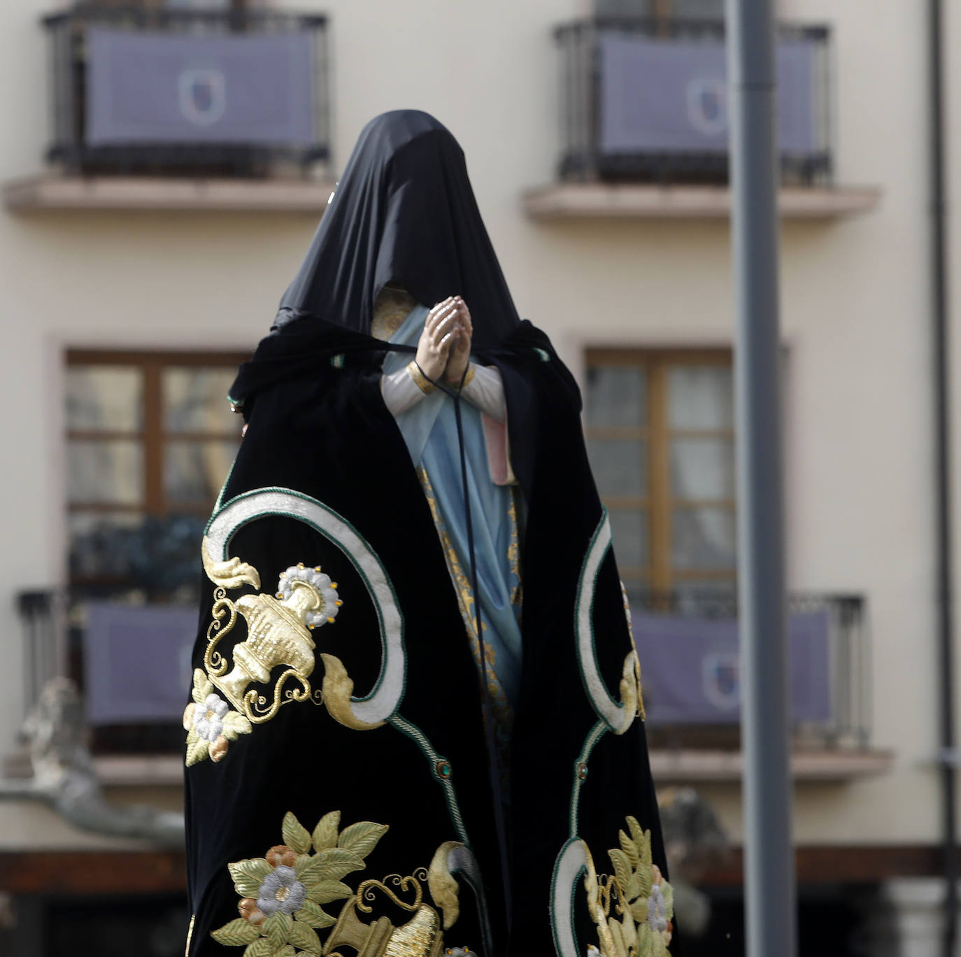 Fotos: Domingo de Resurrección: La Virgen se encuentra con su hijo