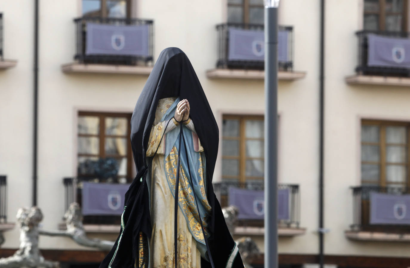 Fotos: Domingo de Resurrección: La Virgen se encuentra con su hijo