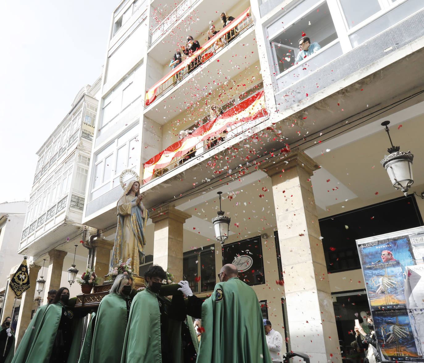 Fotos: Domingo de Resurrección: La Virgen se encuentra con su hijo