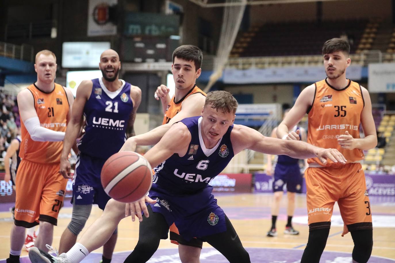 Partido entre el UEMC Real Valladolid y el Juaristi. 