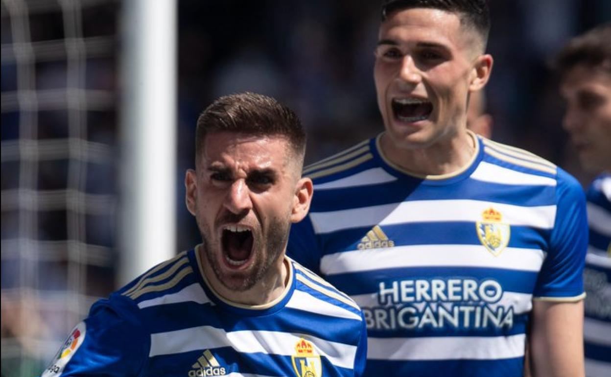 Ojeda y Espiau celebran el tercer gol 
