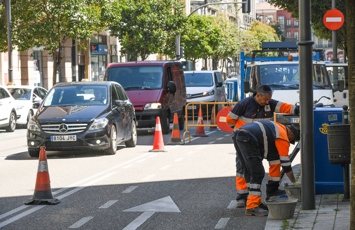 Fotos: Obras en la calle Miguel Íscar de Valladolid