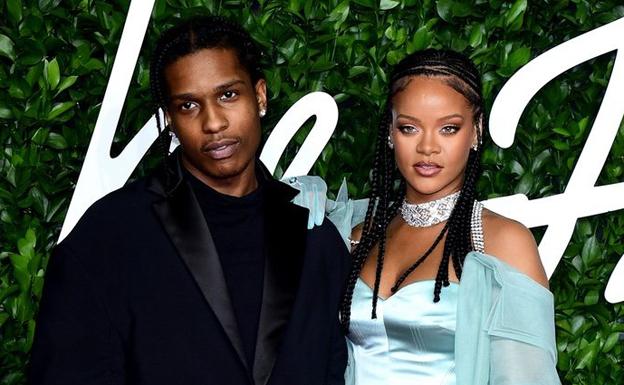 Rihanna y ASAP Rocky en el photocall de the Fashion Awards 2019 en Londres. 