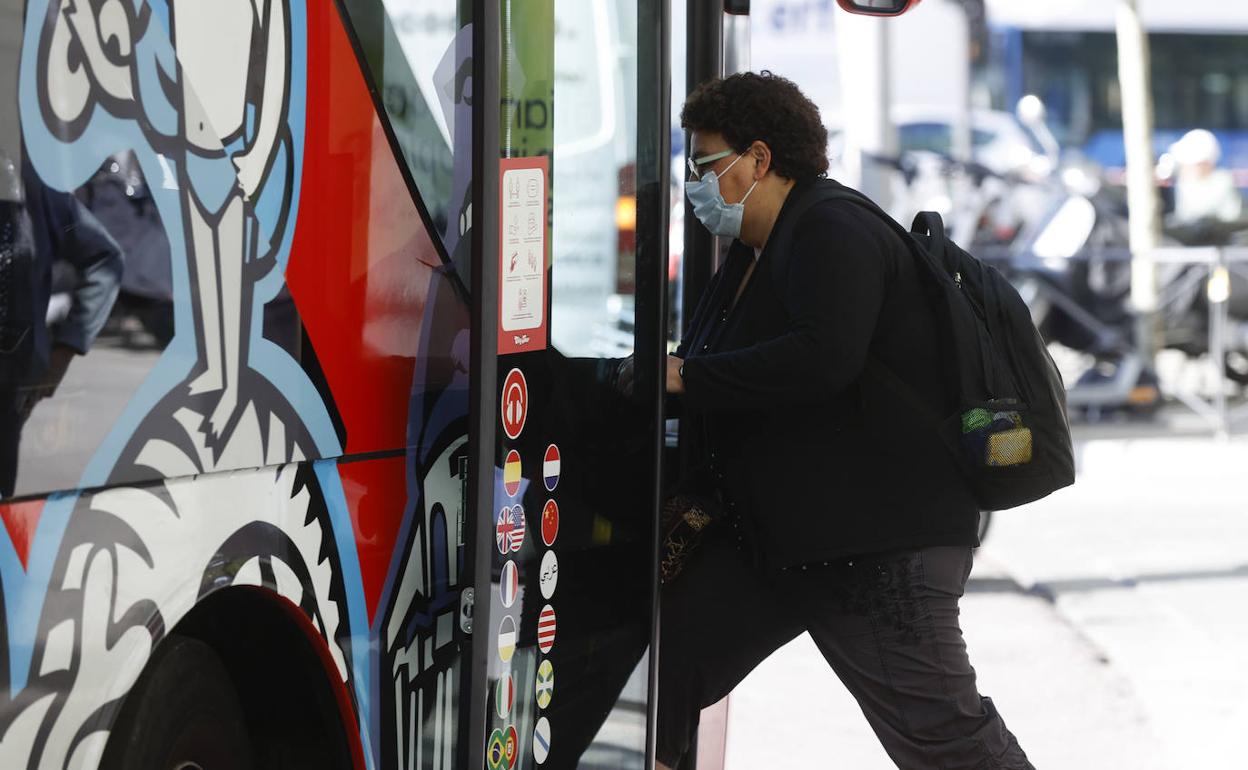 Las mascarillas se mantendrán en el transporte público.