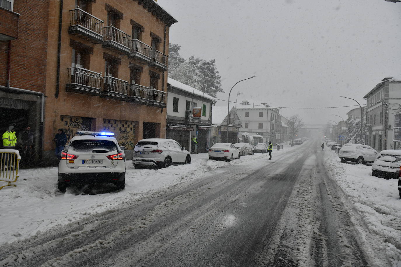 Fotos: La nieve colapsa San Rafael en abril