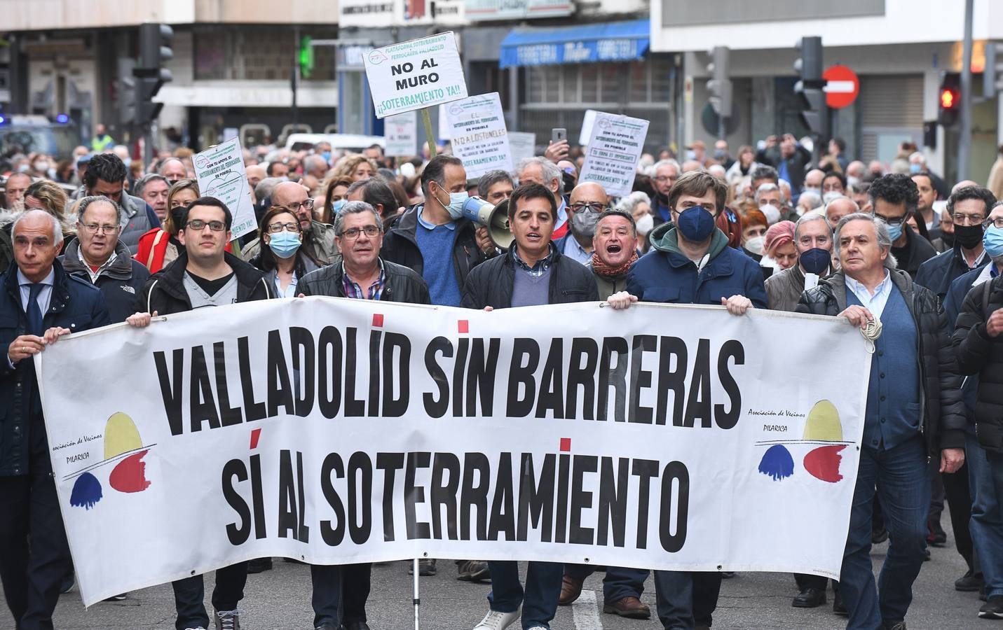 Fotos: Manifestación en Valladolid para exigir que se retome el proyecto de soterramiento