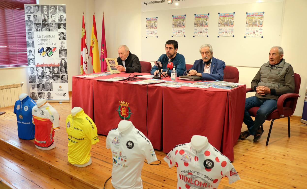 Minguez, Bustos y Nieto durante la presentación. 