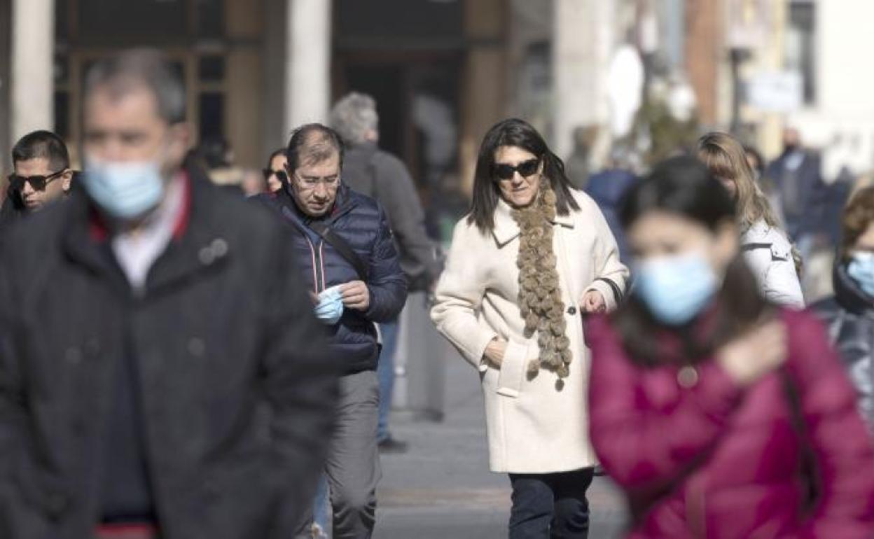 Vallisoletanos por las calles de la capital el pasado miércoles.