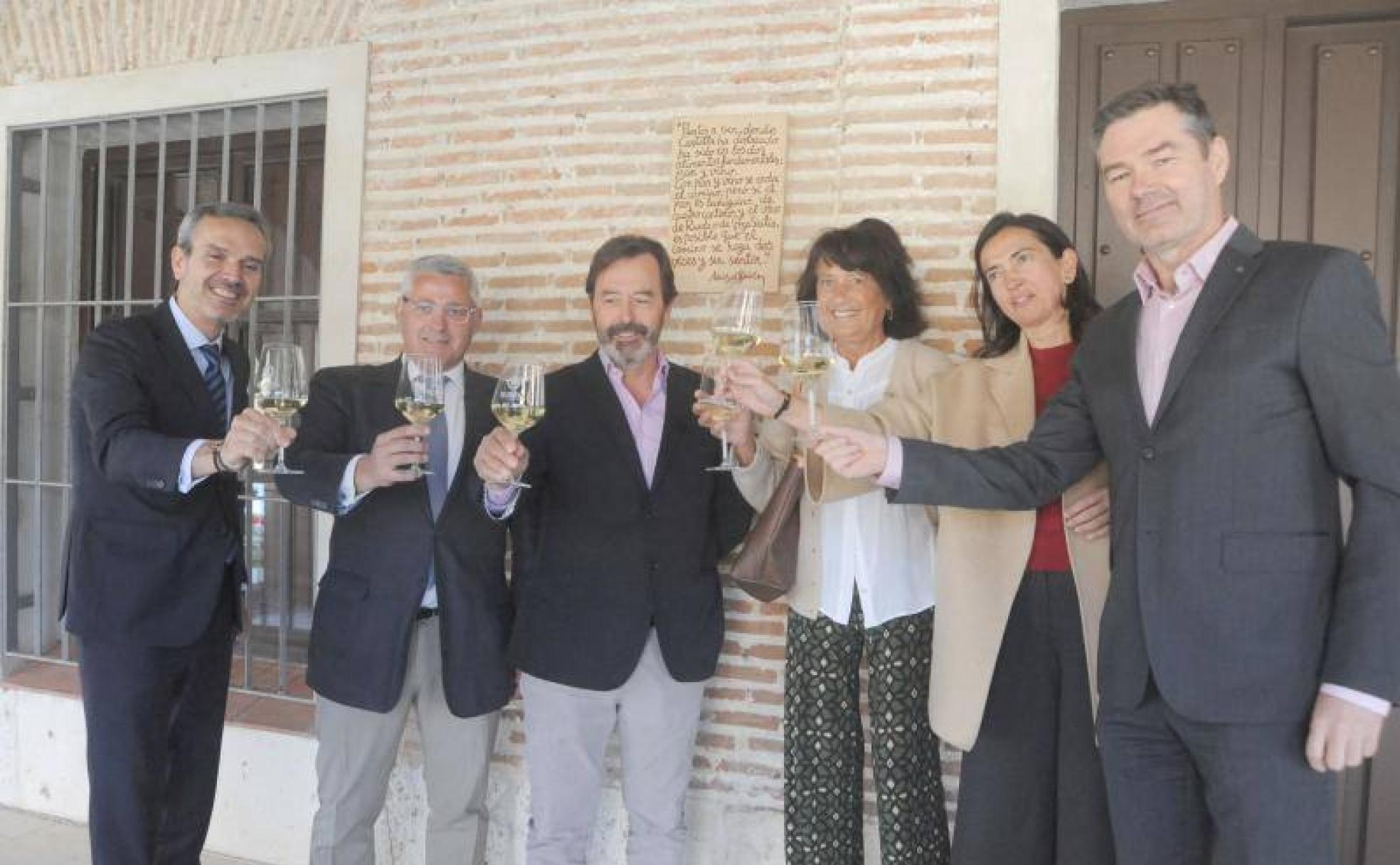 Una placa para recordar a Delibes en la DO Rueda