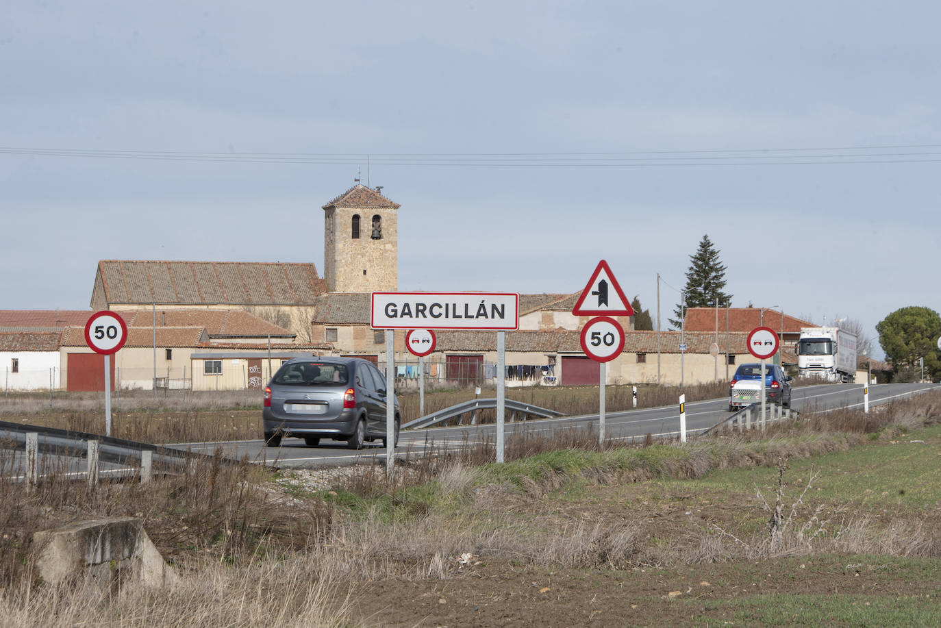 Entrada al municipio segoviano de Garcillán.