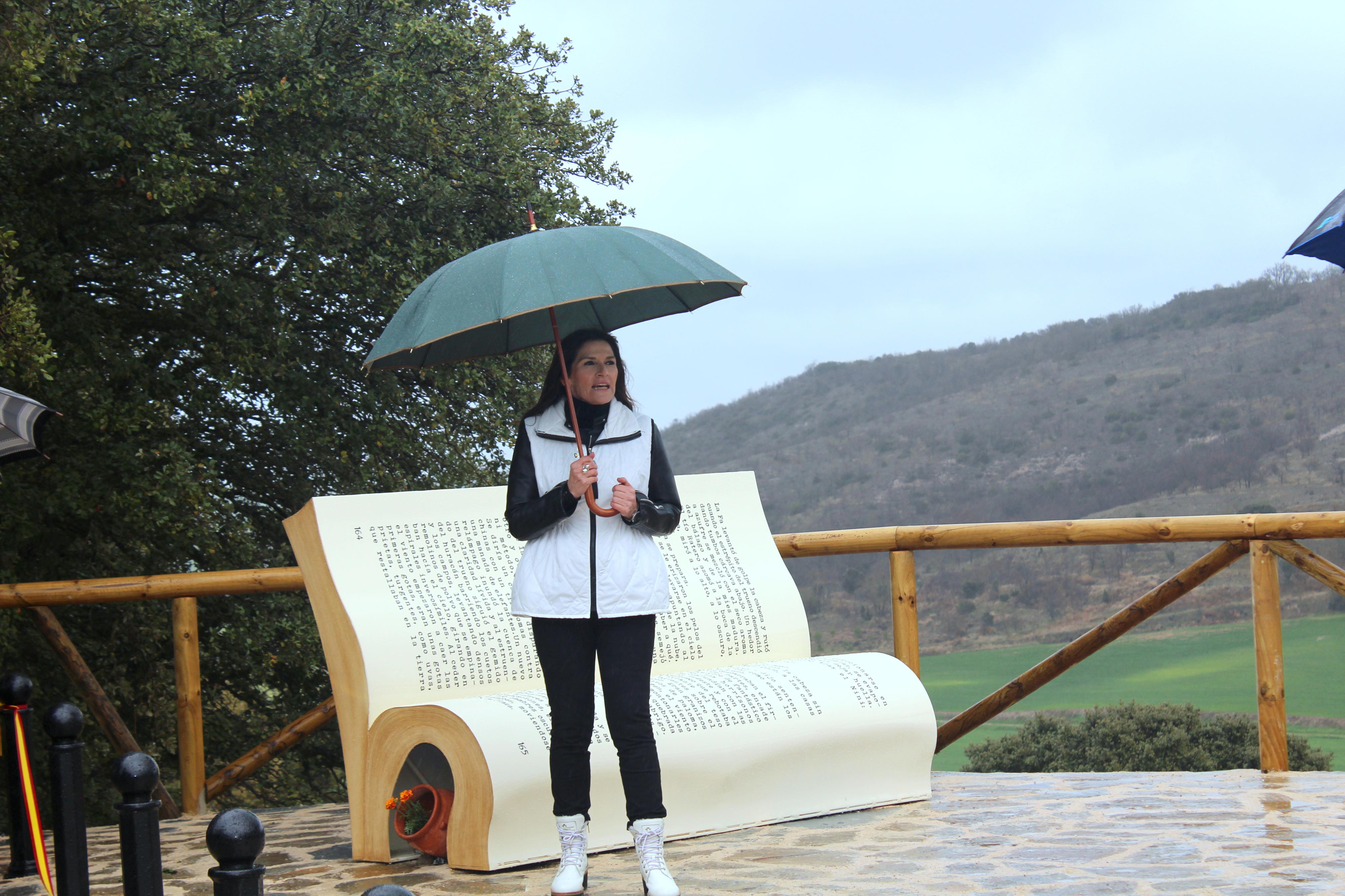 Coincidiendo con el Día del Libro y la Fiesta de Castilla y León, Valdecañas de Cerrato inauguró el Mirador Miguel Delibes