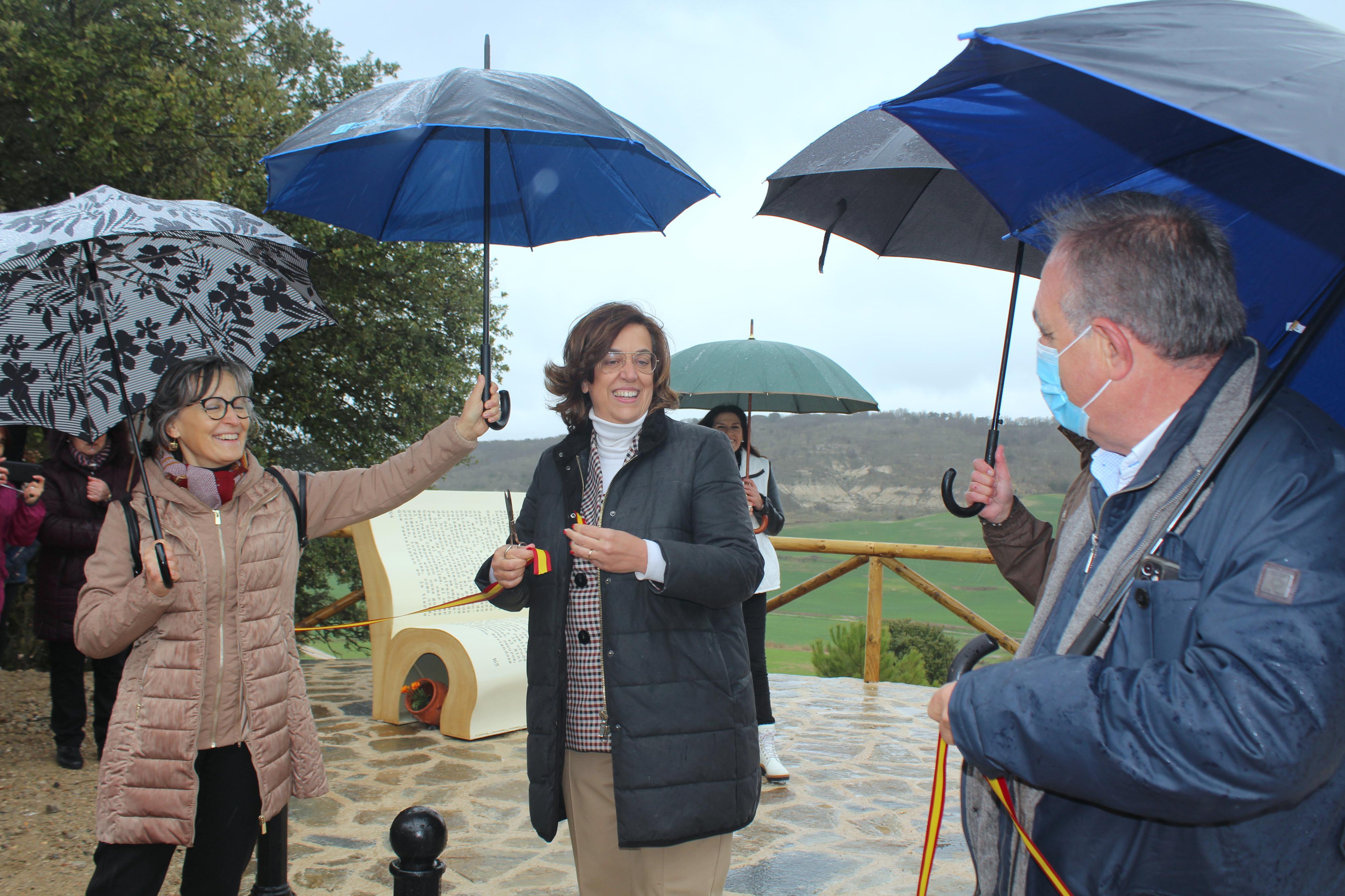 Coincidiendo con el Día del Libro y la Fiesta de Castilla y León, Valdecañas de Cerrato inauguró el Mirador Miguel Delibes