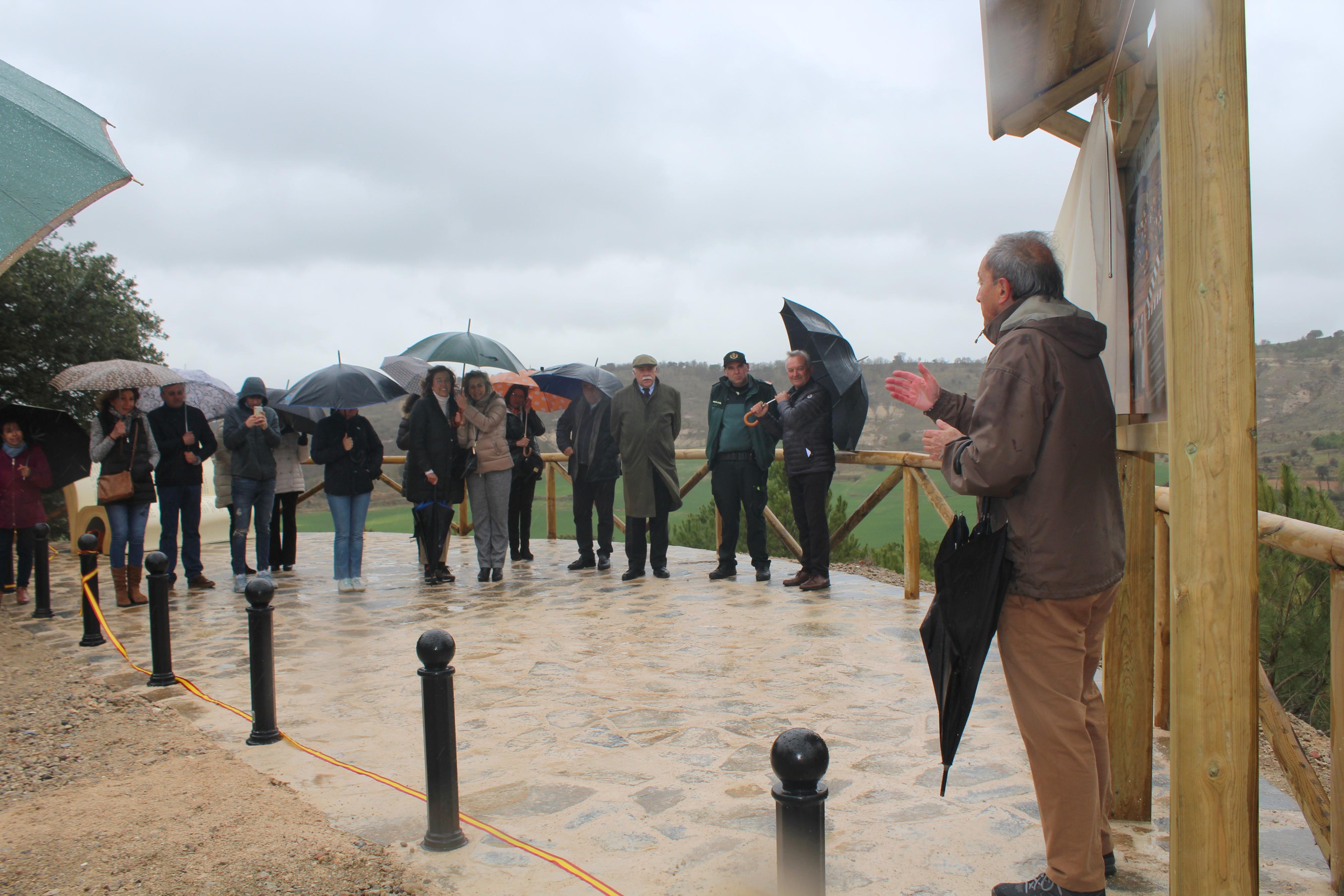 Coincidiendo con el Día del Libro y la Fiesta de Castilla y León, Valdecañas de Cerrato inauguró el Mirador Miguel Delibes