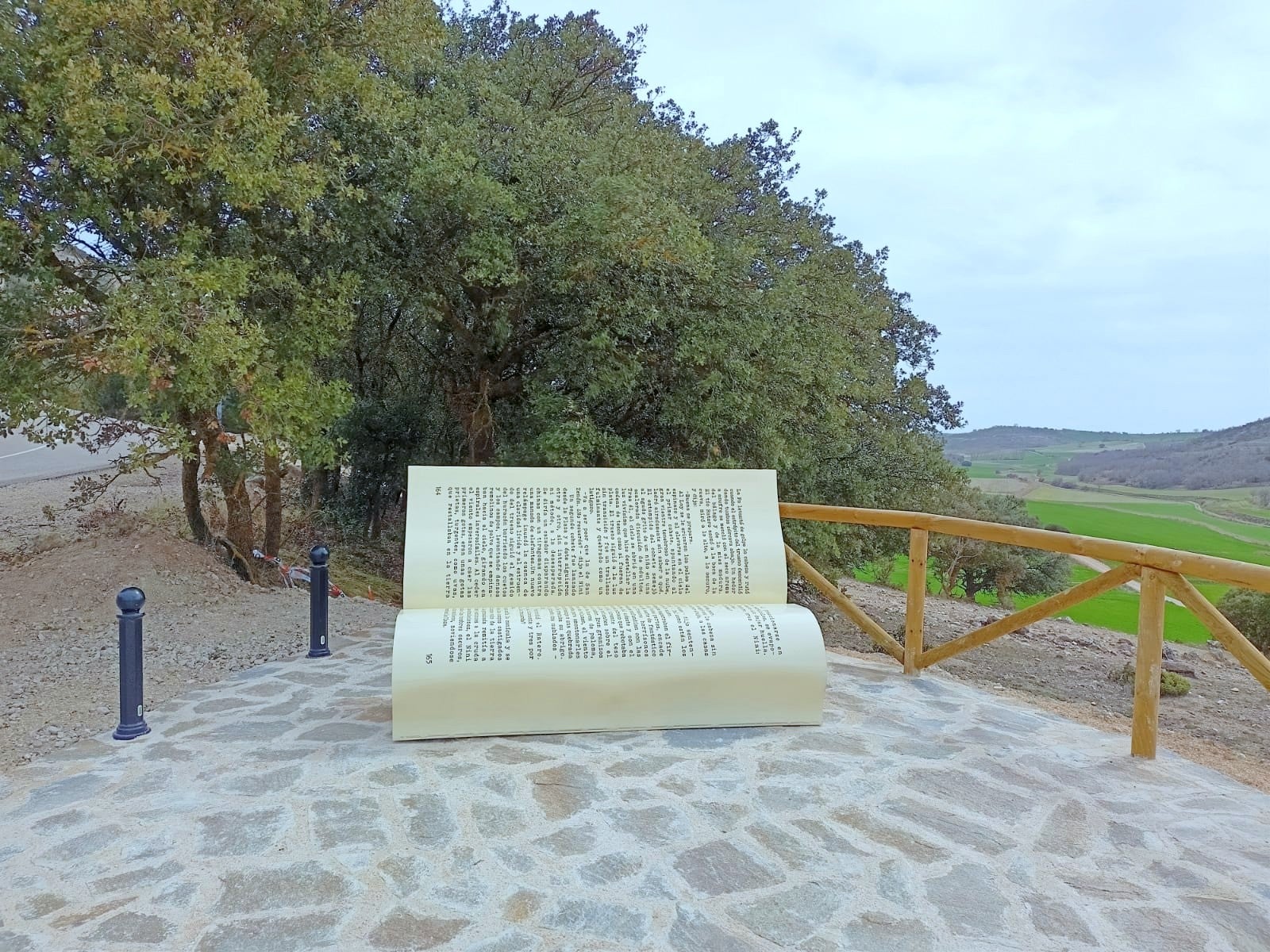 Coincidiendo con el Día del Libro y la Fiesta de Castilla y León, Valdecañas de Cerrato inauguró el Mirador Miguel Delibes