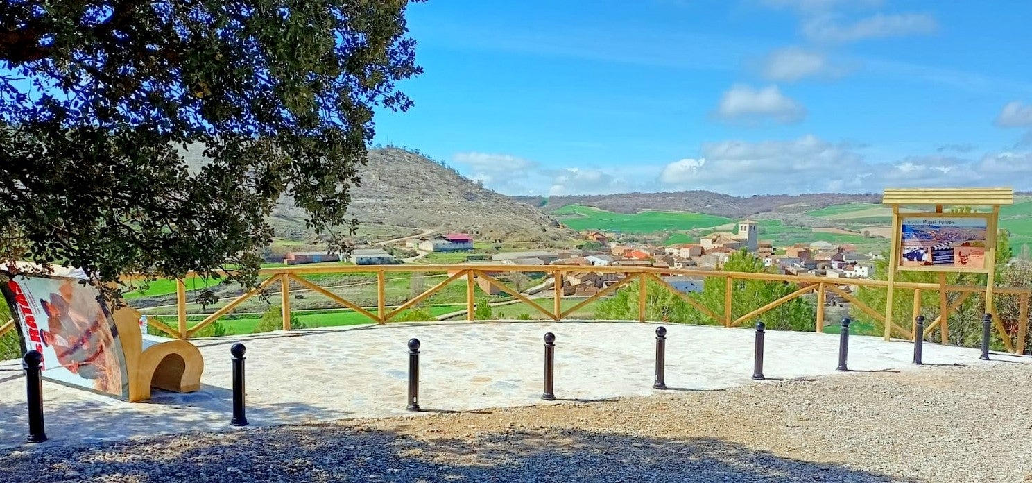 Coincidiendo con el Día del Libro y la Fiesta de Castilla y León, Valdecañas de Cerrato inauguró el Mirador Miguel Delibes
