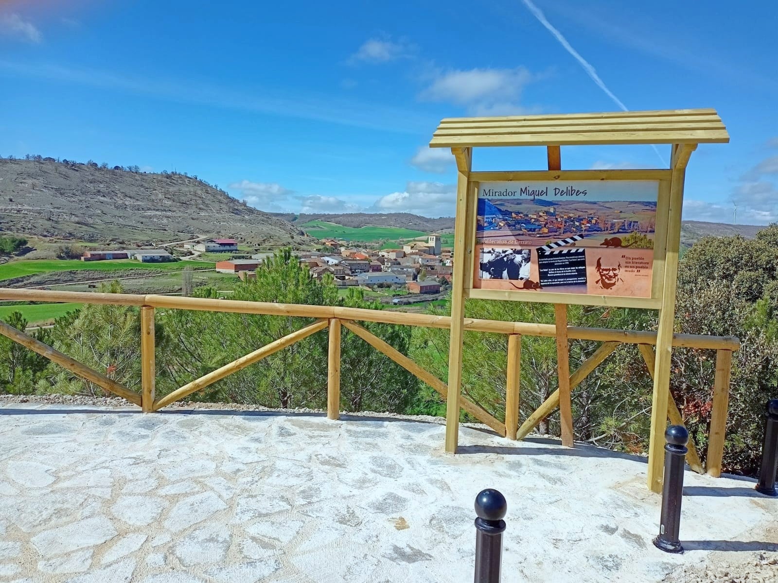 Coincidiendo con el Día del Libro y la Fiesta de Castilla y León, Valdecañas de Cerrato inauguró el Mirador Miguel Delibes