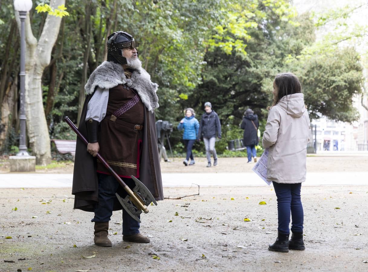 Fotos: Gincana literaria teatralizada en el Campo Grande de Valladolid