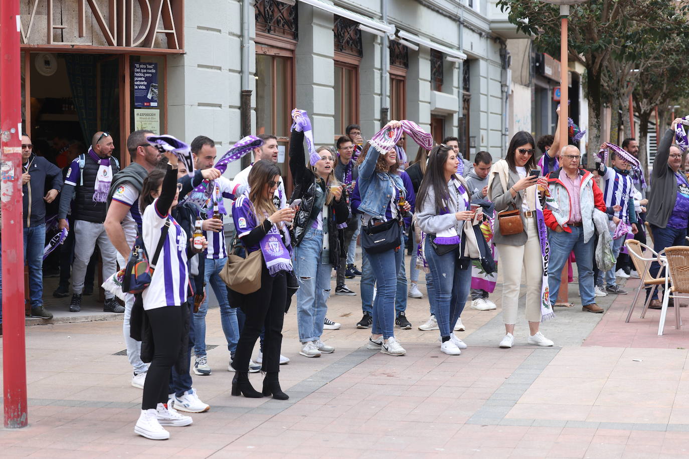 Fotos: La afición del Real Valladolid antes y durante el partido ante el Mirandés (1/2)