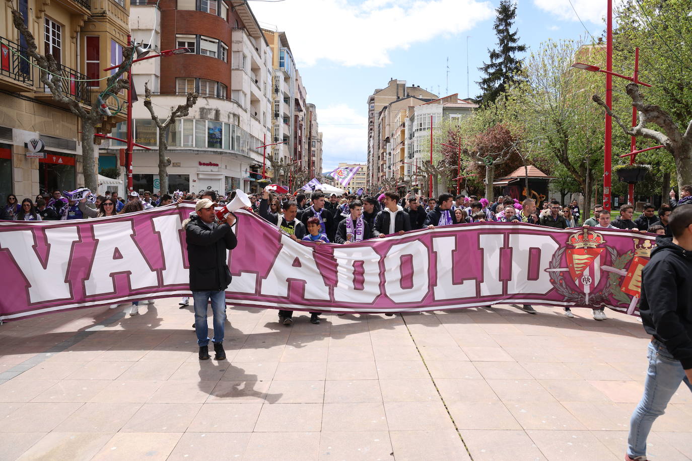 Fotos: La afición del Real Valladolid antes y durante el partido ante el Mirandés (1/2)