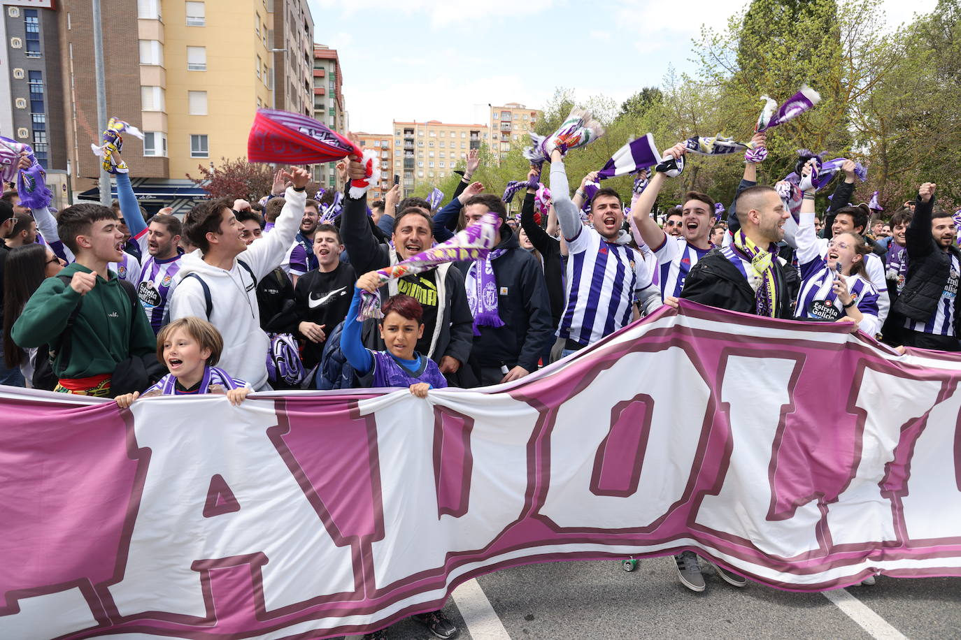 Fotos: La afición del Real Valladolid antes y durante el partido ante el Mirandés (1/2)