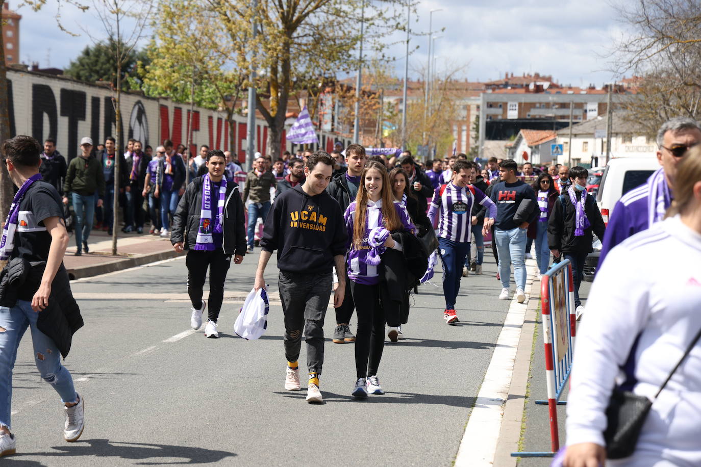 Fotos: La afición del Real Valladolid antes y durante el partido ante el Mirandés (1/2)