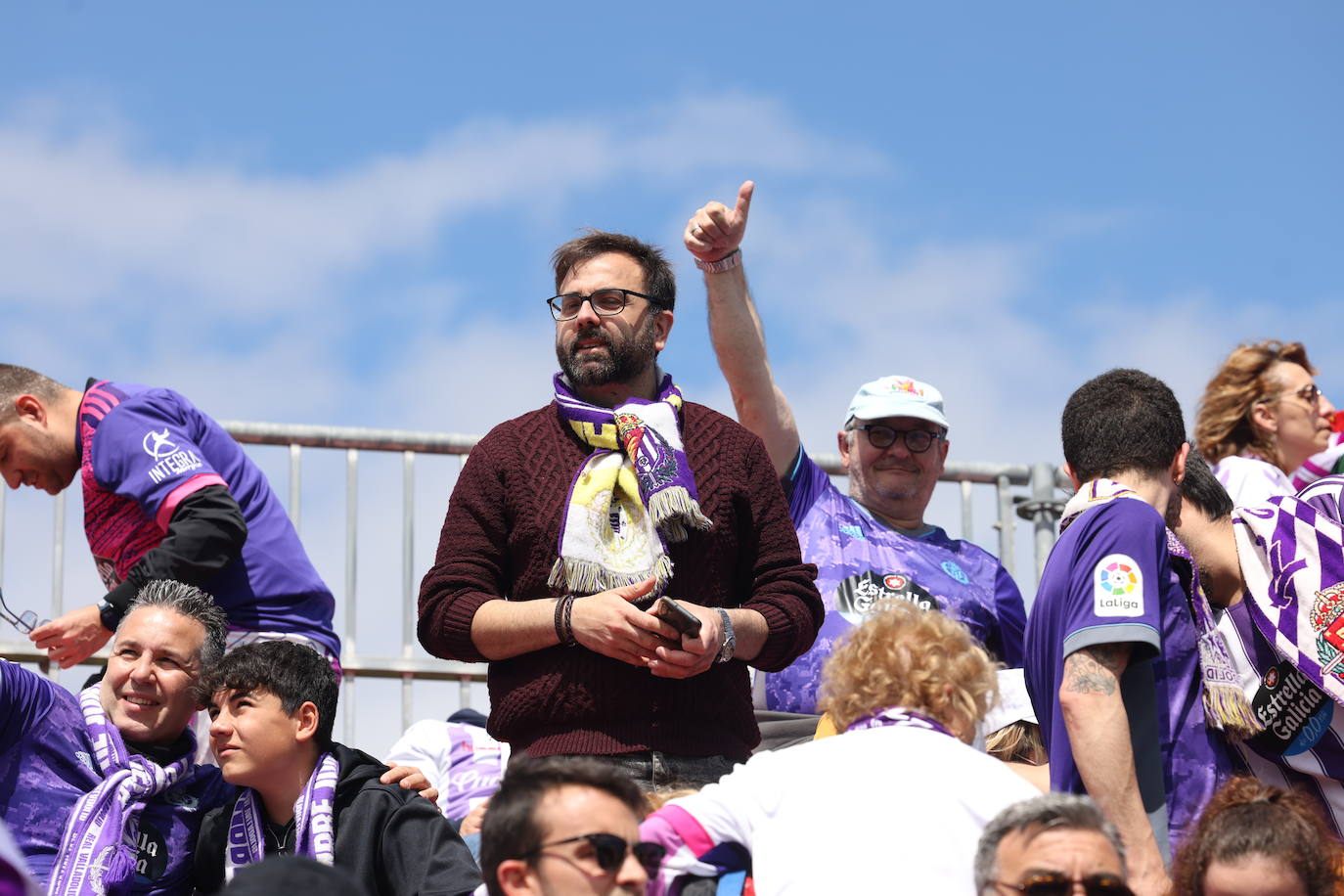 Fotos: La afición del Real Valladolid antes y durante el partido ante el Mirandés (1/2)