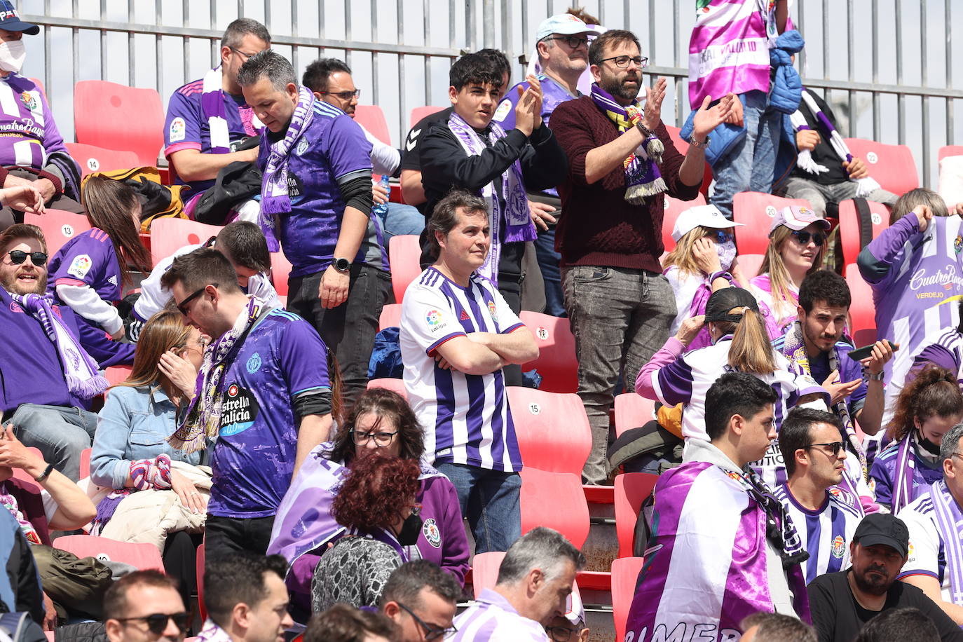 Fotos: La afición del Real Valladolid antes y durante el partido ante el Mirandés (1/2)