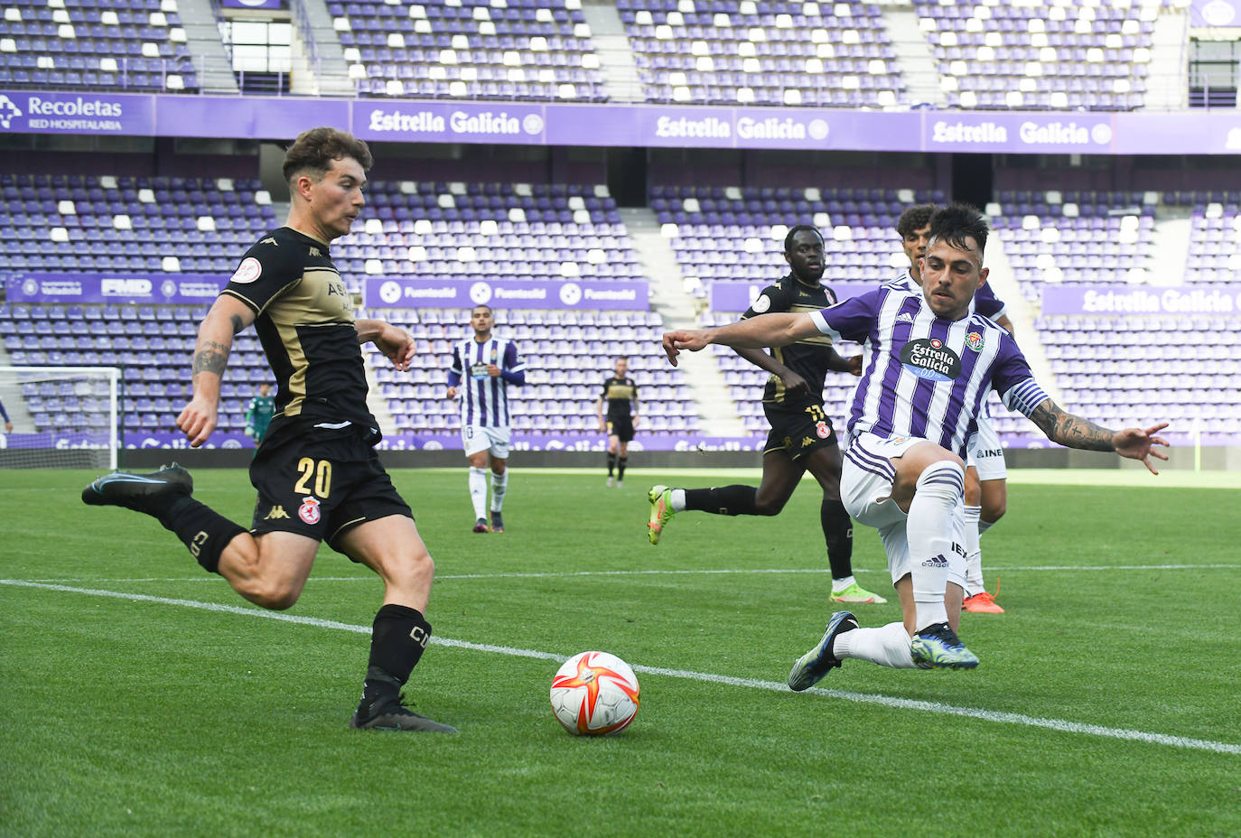 Empate a tres goles entre Valladolid Promesas y Cultural Leonesa.