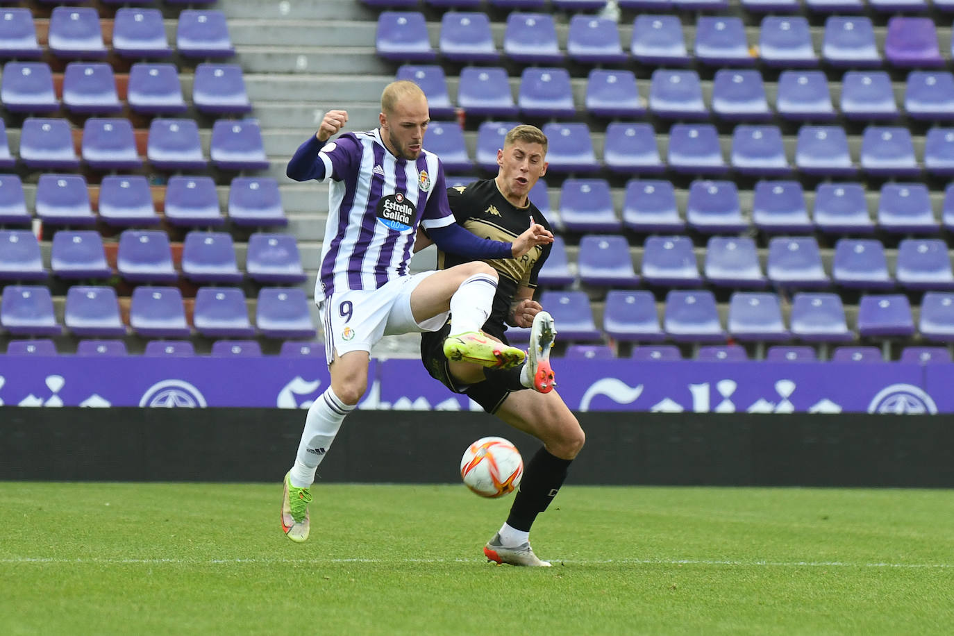 Empate a tres goles entre Valladolid Promesas y Cultural Leonesa.