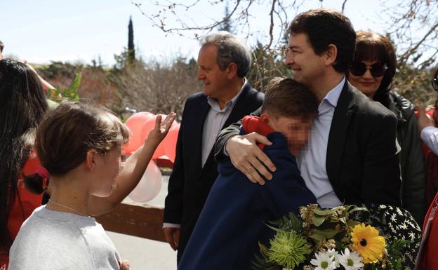 Mañueco, a los 87 niños de un orfanato ucraniano acogidos en Armenteros: «Estamos con vosotros»