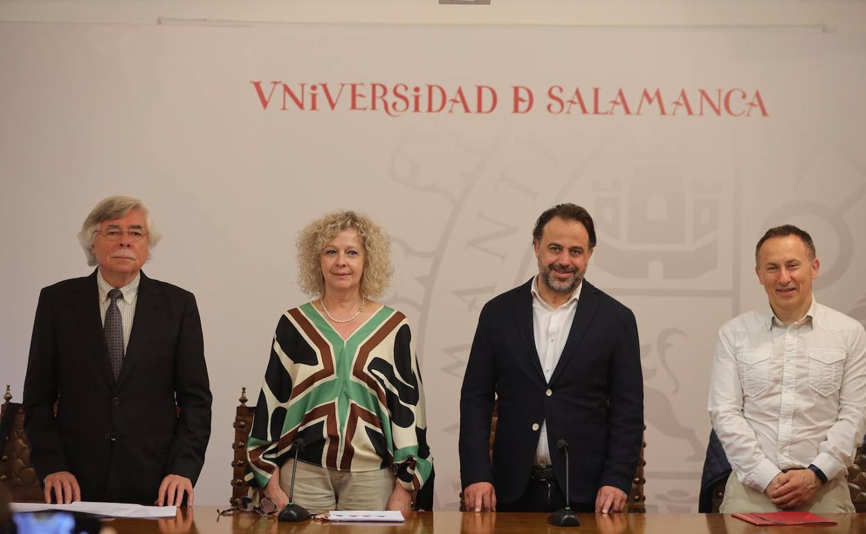 Participantes en la firma del acuerdo.