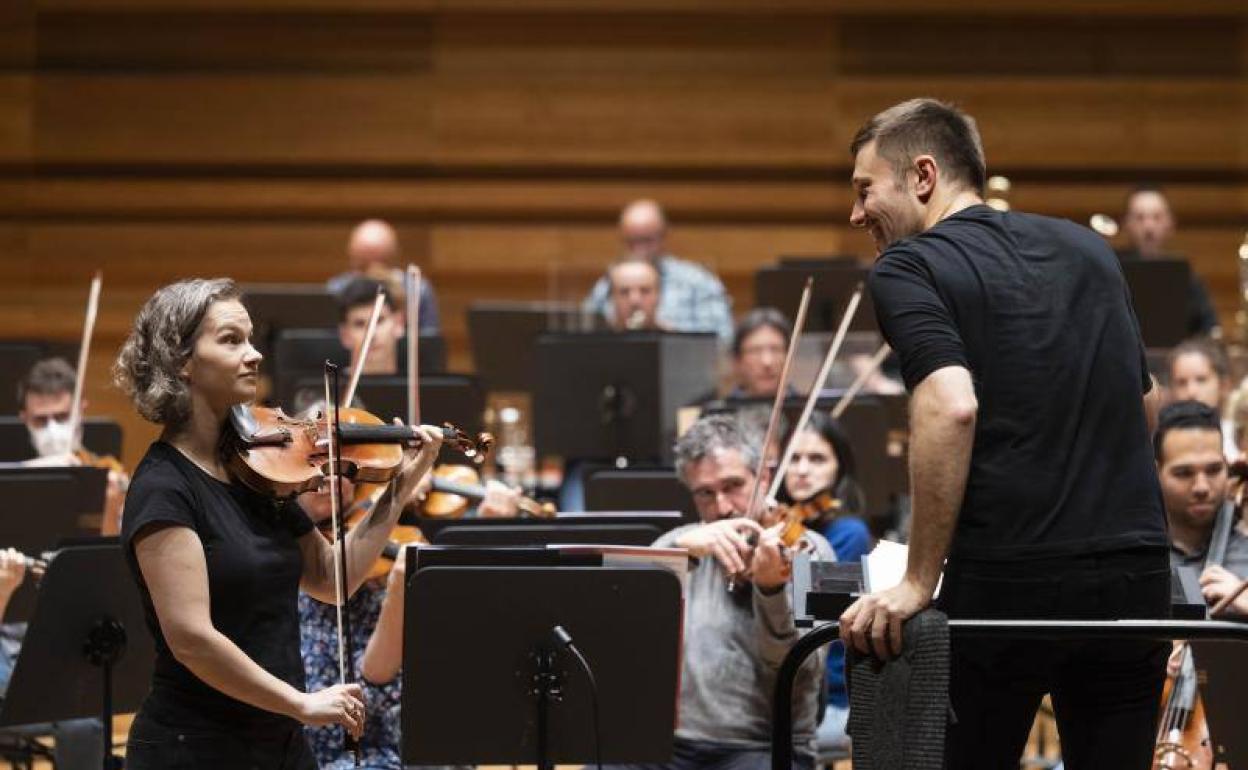 Hillay Hahn y Roberto González-Monjas, durante el ensayo de ayer. 