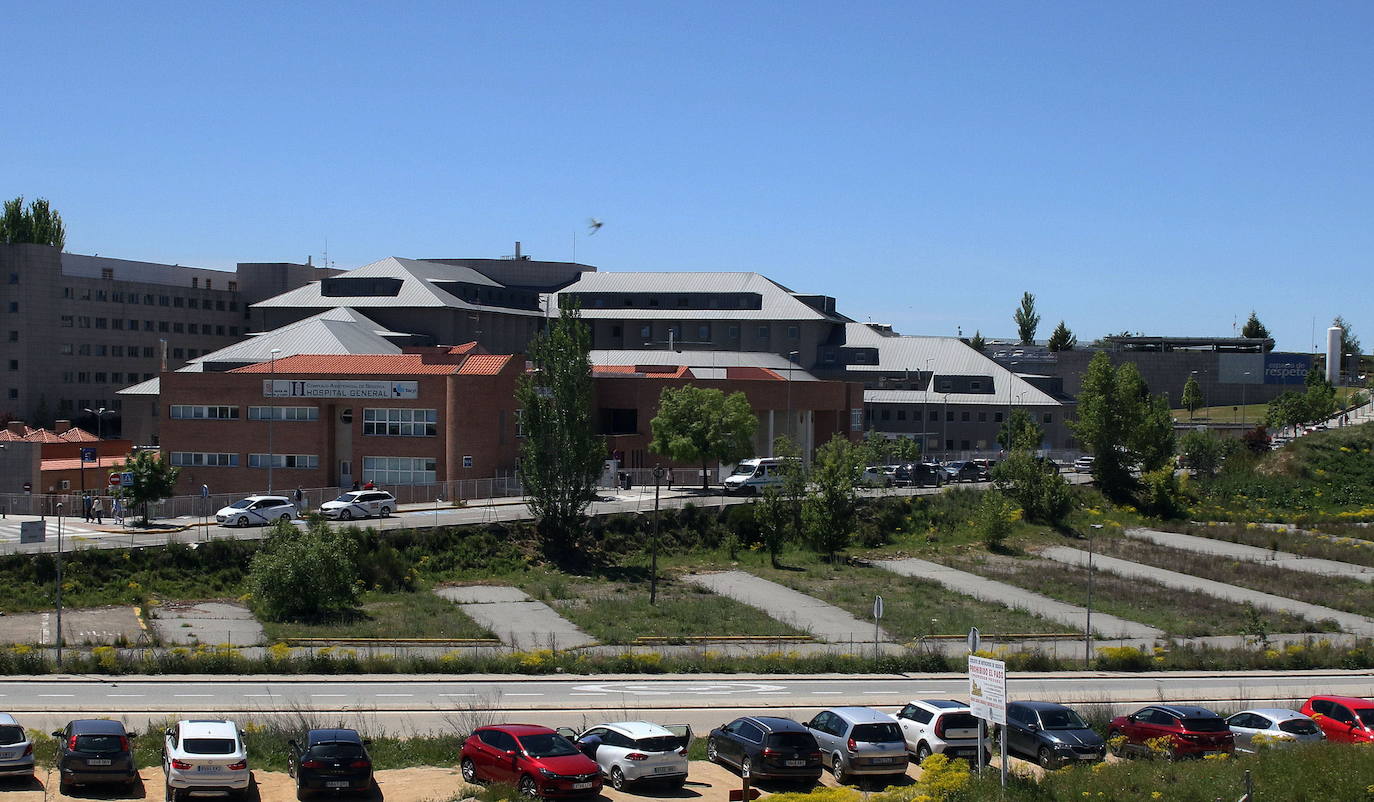 El consejero de Sanidad garantiza el presupuesto hasta 2026 para la ampliación del Hospital General