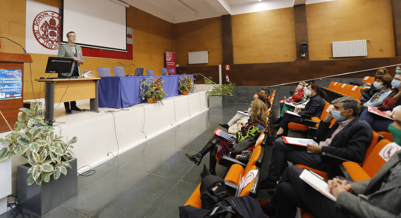 Fotos: Jornada científica con Alfredo Corell en Palencia sobre inmunología