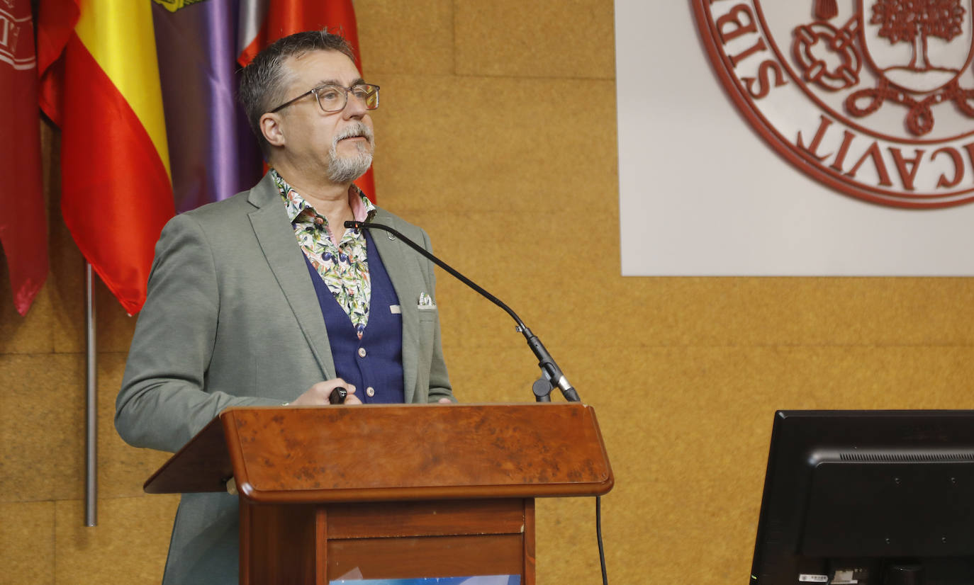 Fotos: Jornada científica con Alfredo Corell en Palencia sobre inmunología