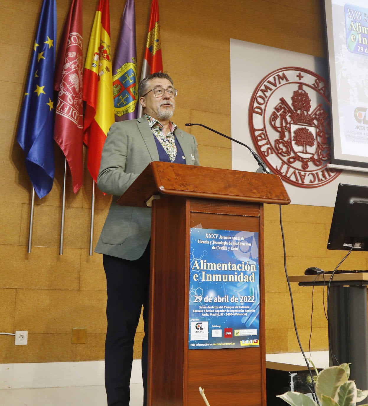 Fotos: Jornada científica con Alfredo Corell en Palencia sobre inmunología