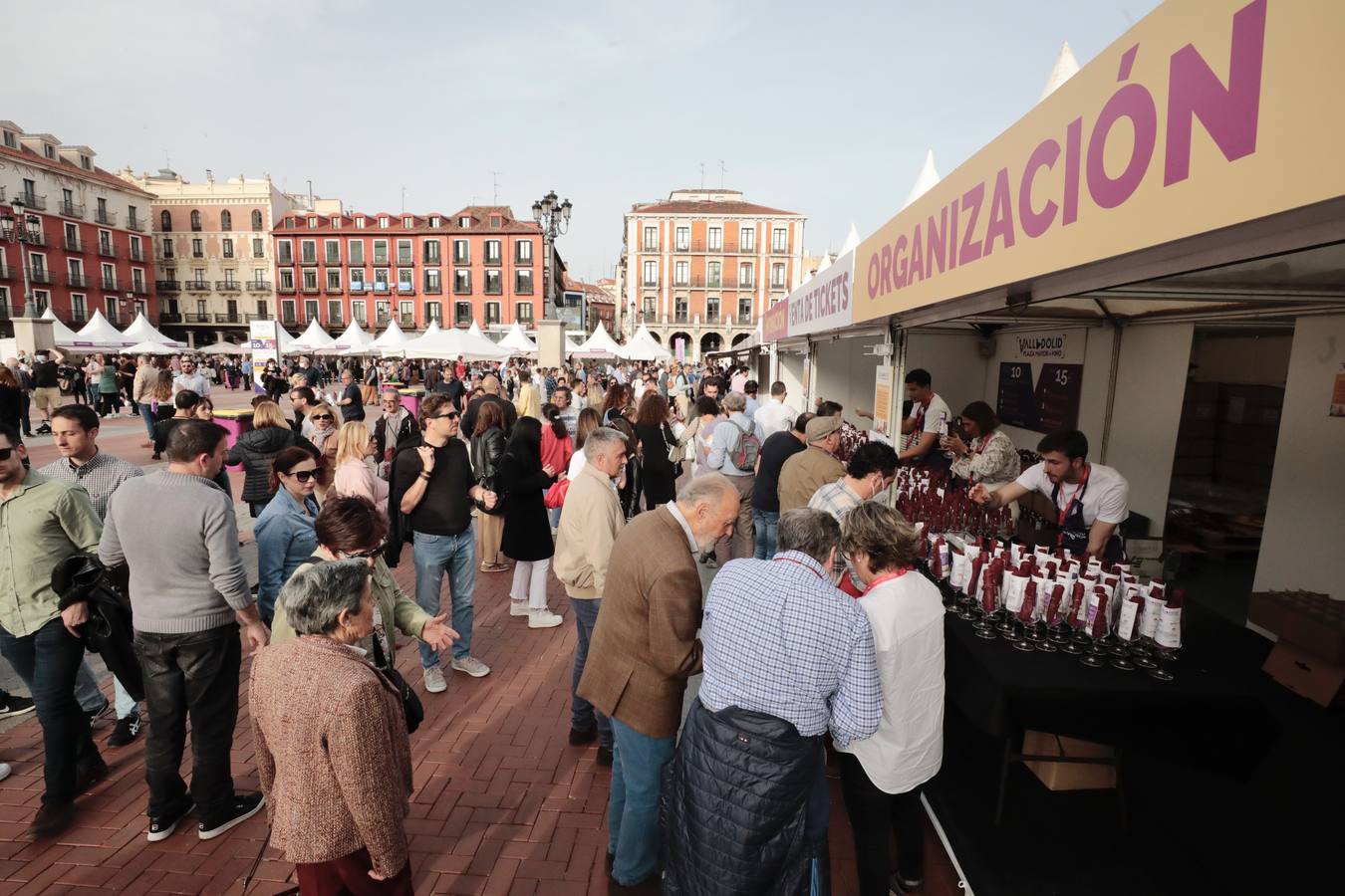 Fotos: Inauguración del evento &#039;Valladolid. Plaza Mayor del Vino&#039; (1/2)