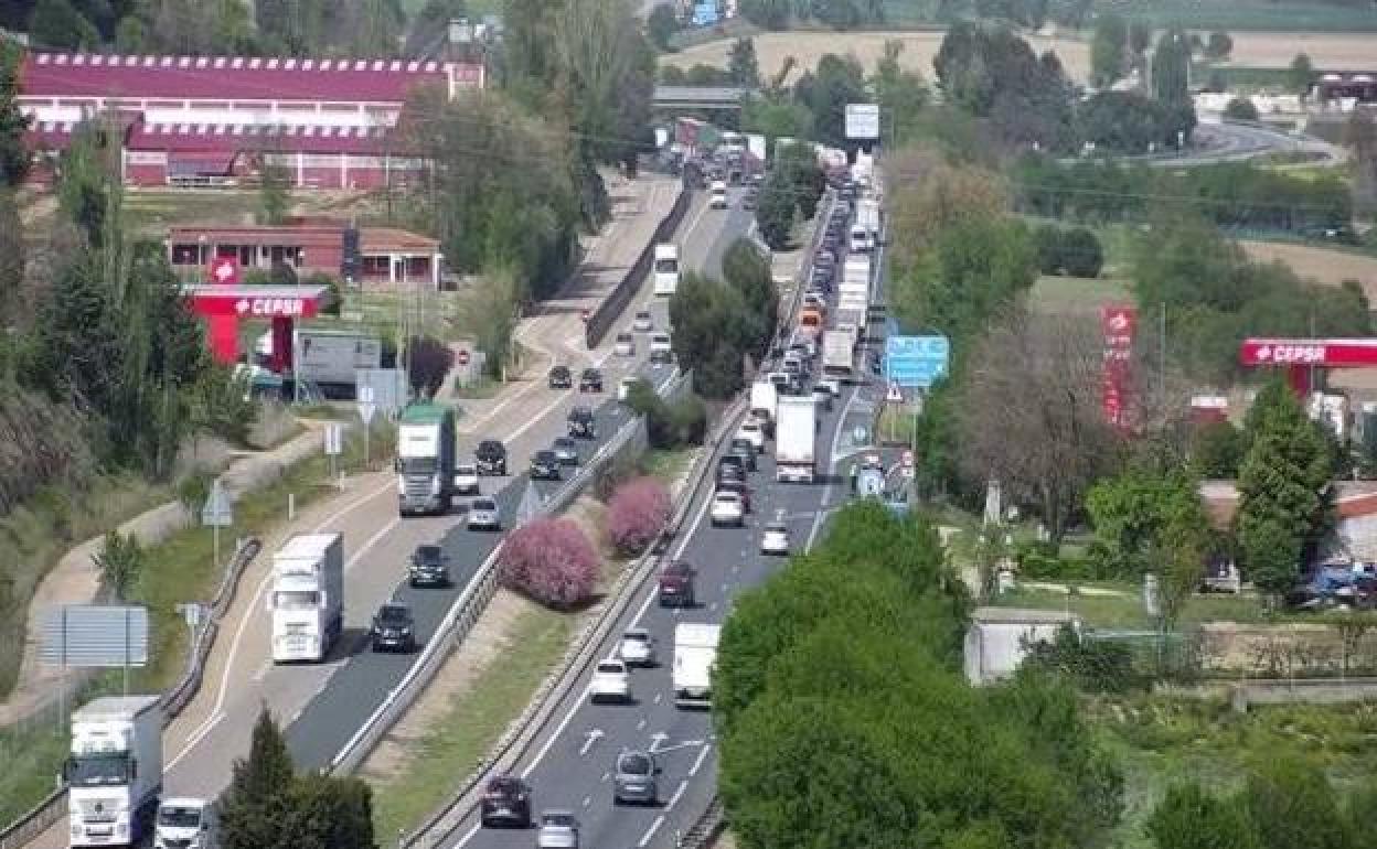 Retenciones en la A-62 antes de llegar a Simancas captadas por las cámaras de la DGT. 