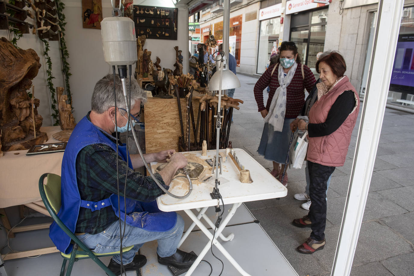 Primer día de la Feria de Artesanía de Segovia.