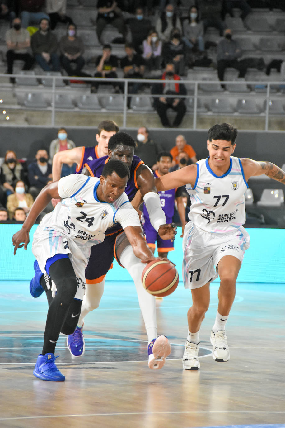 Fotos: El Palencia Baloncesto regresa a la victoria