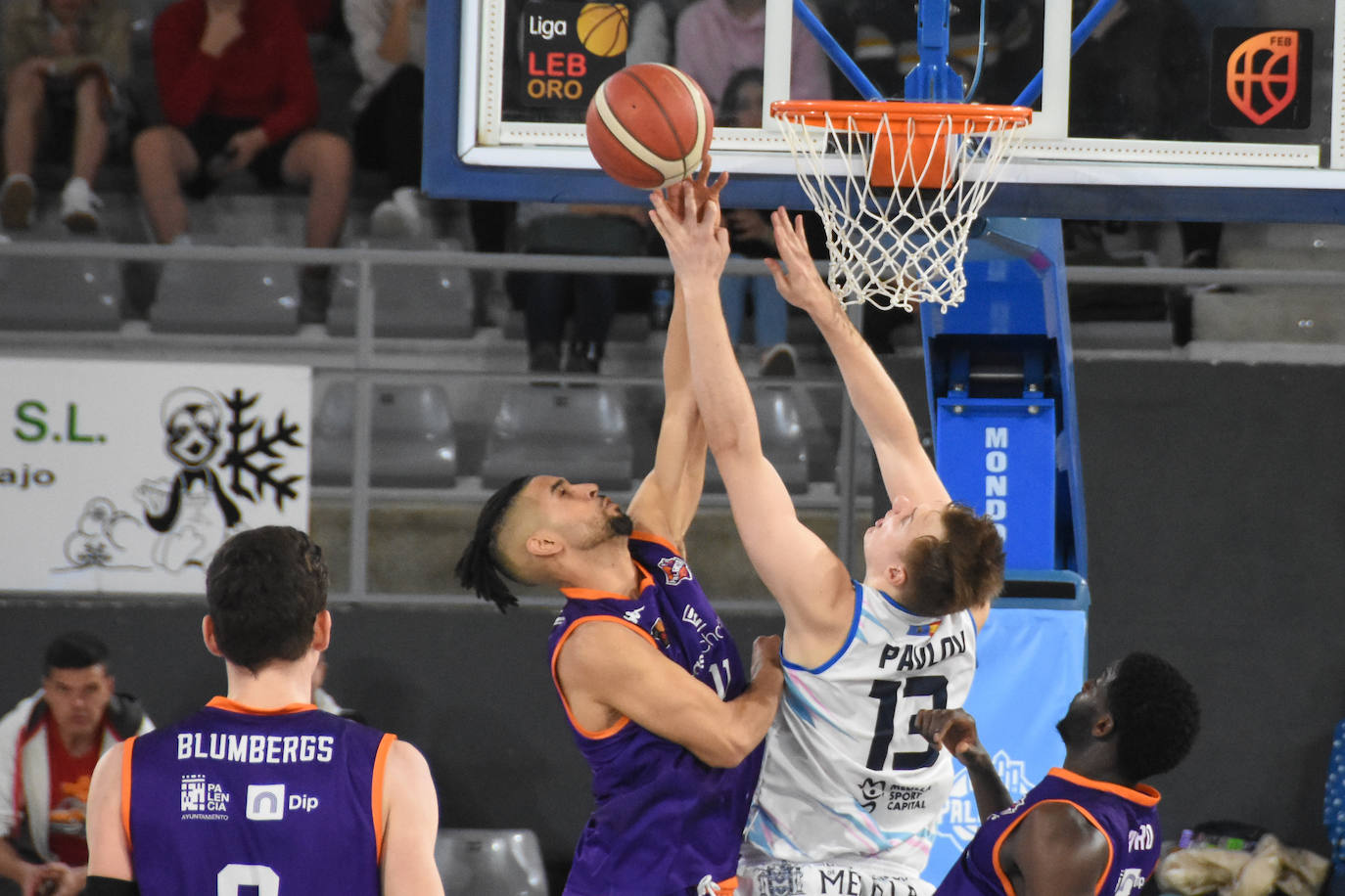 Fotos: El Palencia Baloncesto regresa a la victoria
