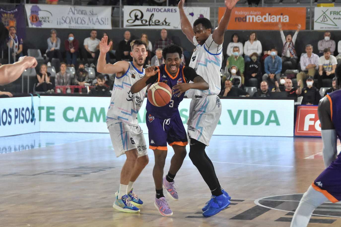 Fotos: El Palencia Baloncesto regresa a la victoria