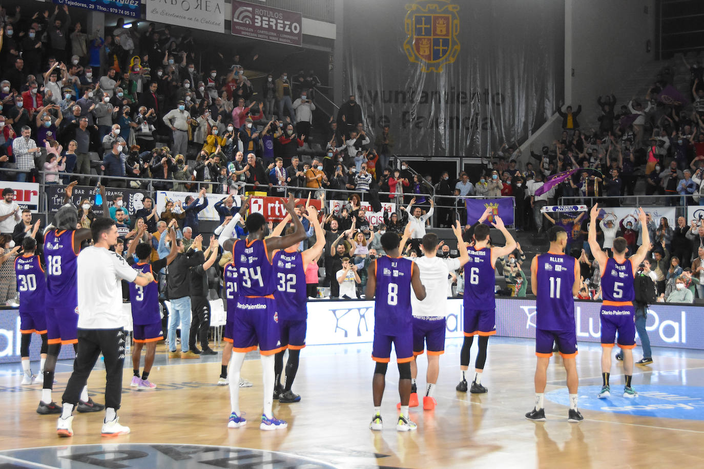 Fotos: El Palencia Baloncesto regresa a la victoria